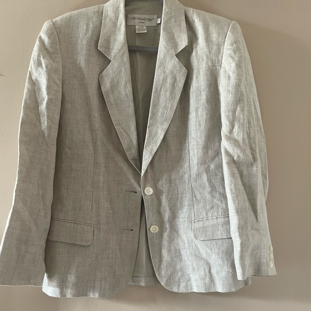 Women’s Linen Blazer